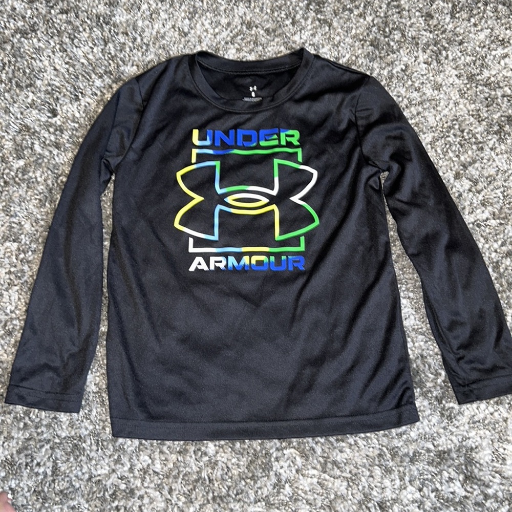NWOT LONG SLEEVE UNDR ARMOUR